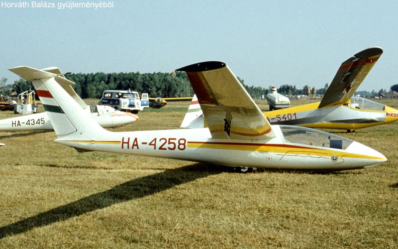 Kép a HA-4258 lajstromú gépről.