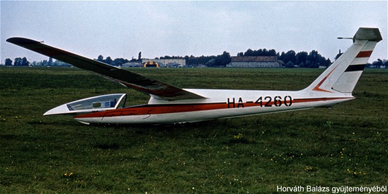 Kép a HA-4260 lajstromú gépről.