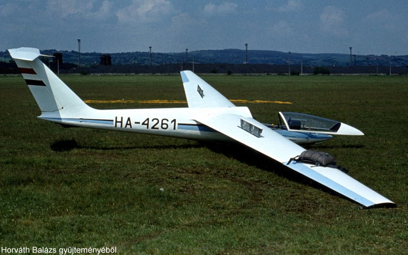 Kép a HA-4261 lajstromú gépről.