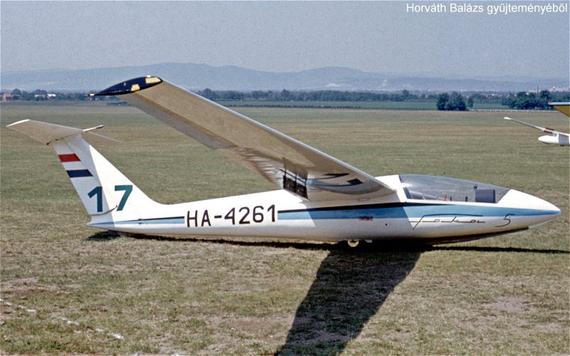 Kép a HA-4261 lajstromú gépről.