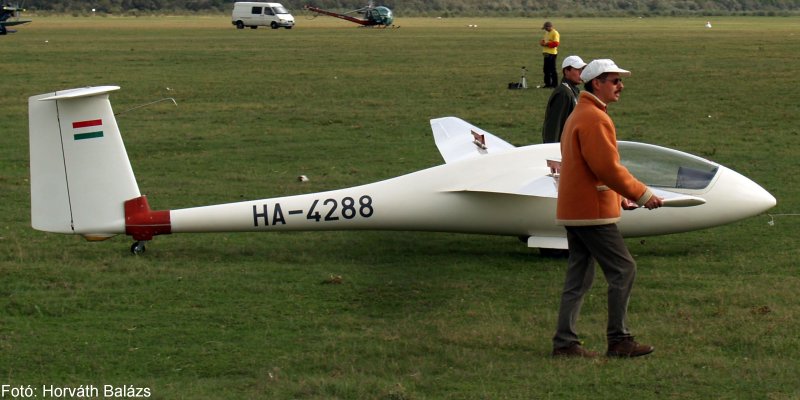 Kép a HA-4288 lajstromú gépről.