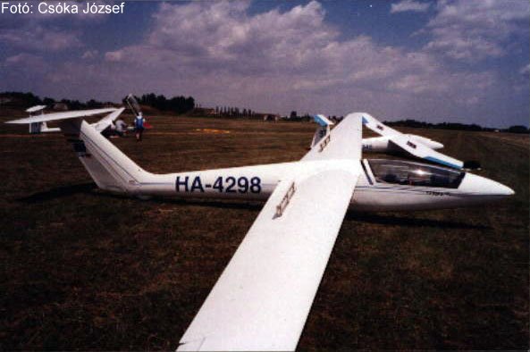 Kép a HA-4298 lajstromú gépről.