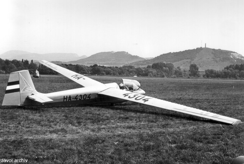 Kép a HA-4304 lajstromú gépről.