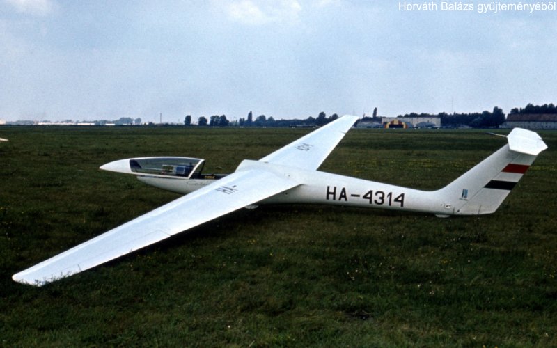 Kép a HA-4314 lajstromú gépről.