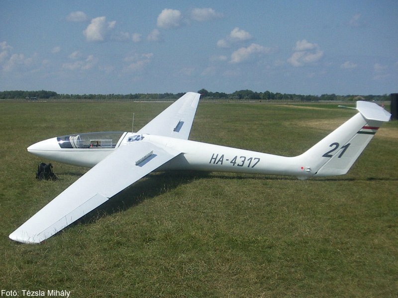 Kép a HA-4317 lajstromú gépről.