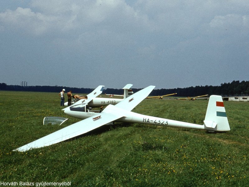 Kép a HA-4323 lajstromú gépről.