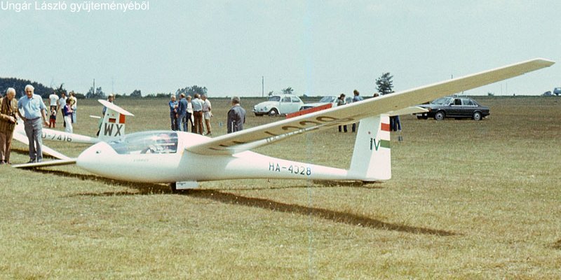 Kép a HA-4328 lajstromú gépről.