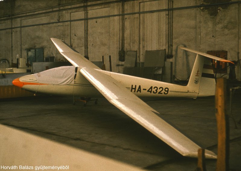 Kép a HA-4329 lajstromú gépről.