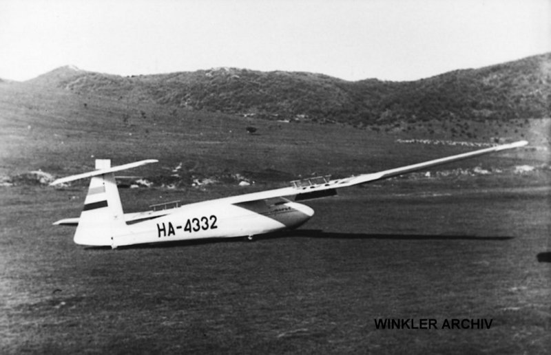 Kép a HA-4332 lajstromú gépről.