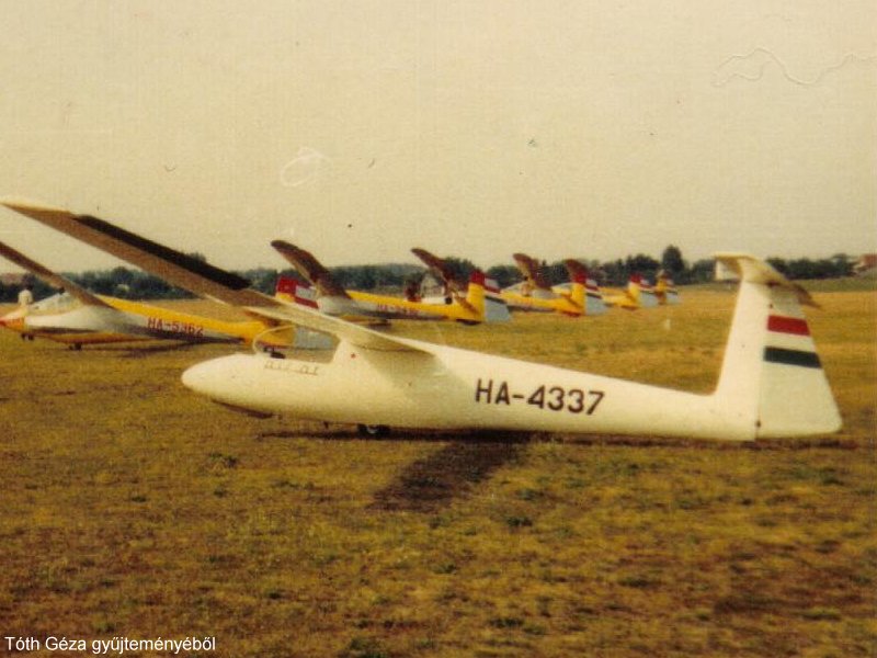 Kép a HA-4337 lajstromú gépről.