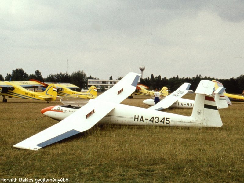 Kép a HA-4345 lajstromú gépről.