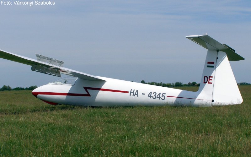 Kép a HA-4345 lajstromú gépről.