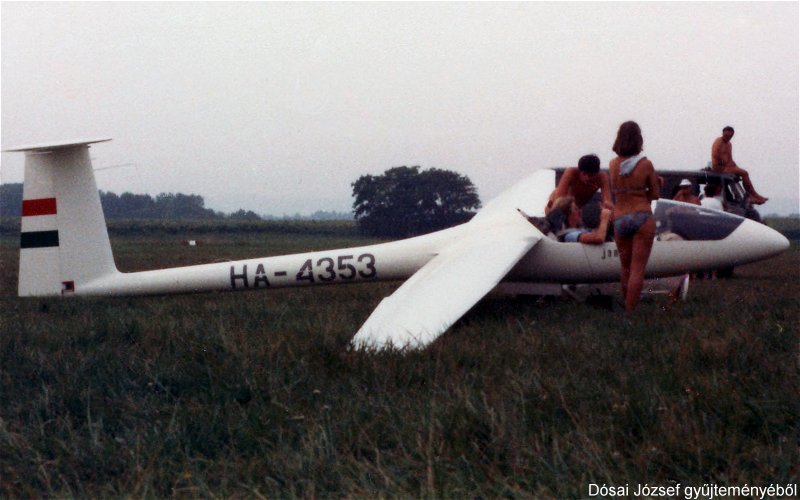 Kép a HA-4353 lajstromú gépről.