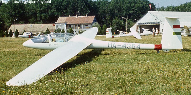 Kép a HA-4354 lajstromú gépről.