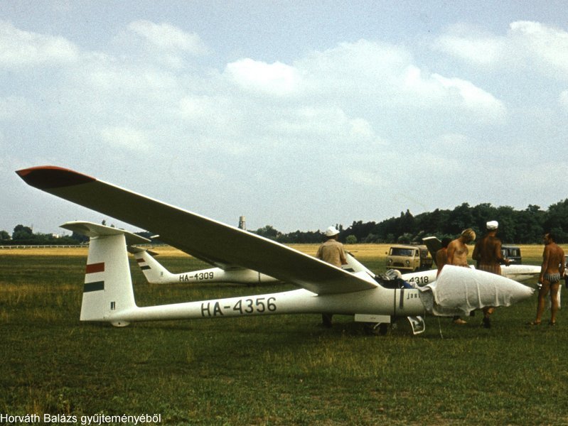 Kép a HA-4356 lajstromú gépről.