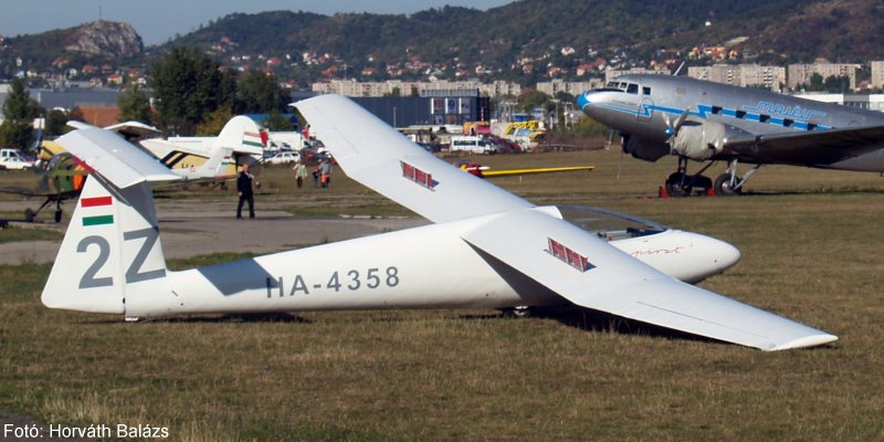 Kép a HA-4358 lajstromú gépről.