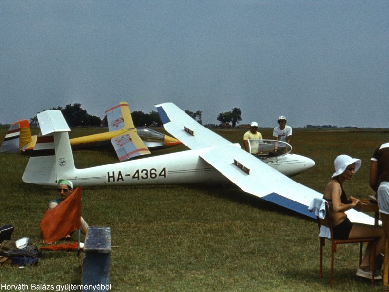 Kép a HA-4364 lajstromú gépről.