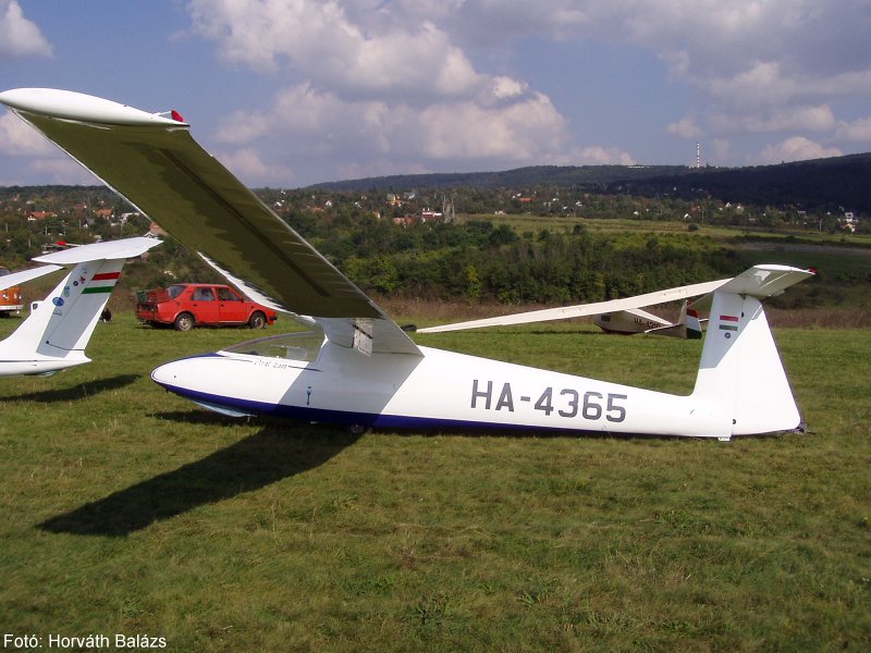 Kép a HA-4365 lajstromú gépről.