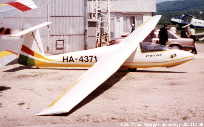 Kép a HA-4371 lajstromú gépről.