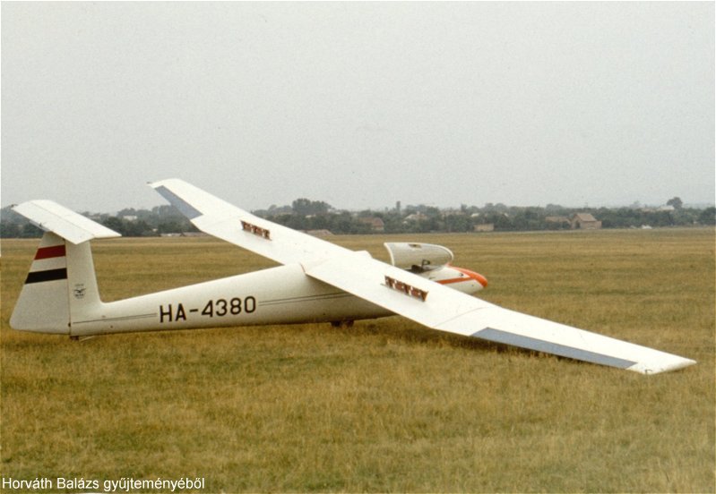 Kép a HA-4380 lajstromú gépről.