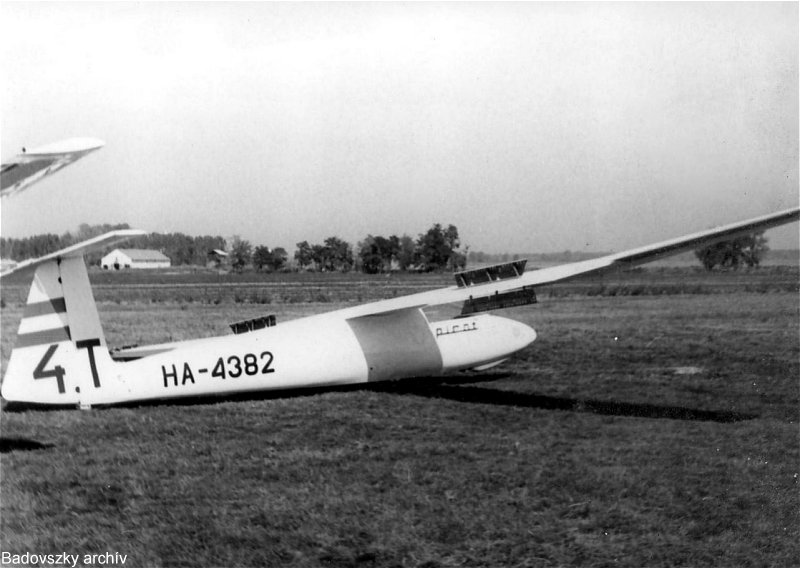 Kép a HA-4382 lajstromú gépről.