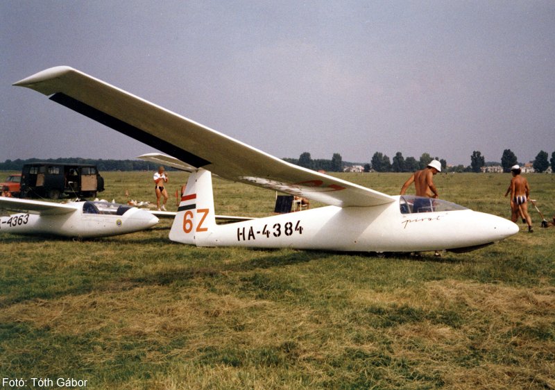 Kép a HA-4384 lajstromú gépről.