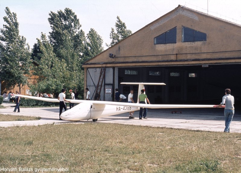 Kép a HA-4385 lajstromú gépről.