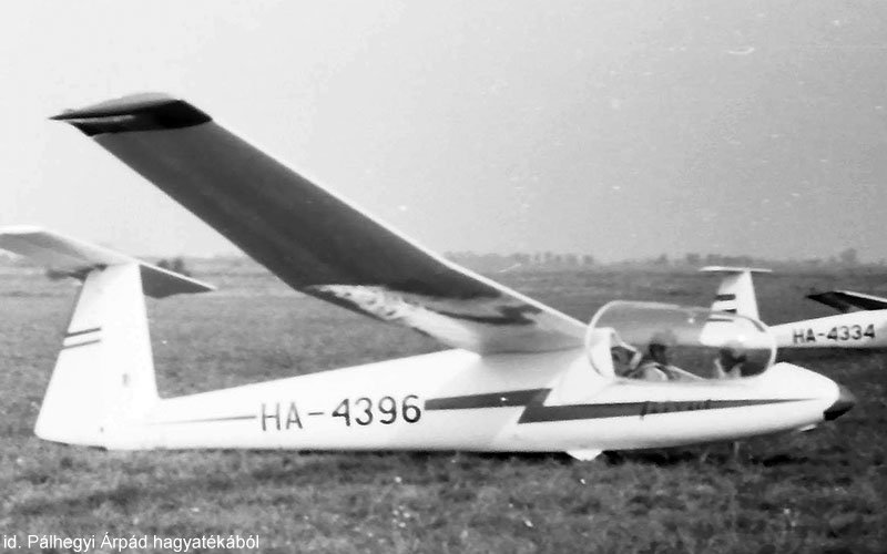 Kép a HA-4396 lajstromú gépről.