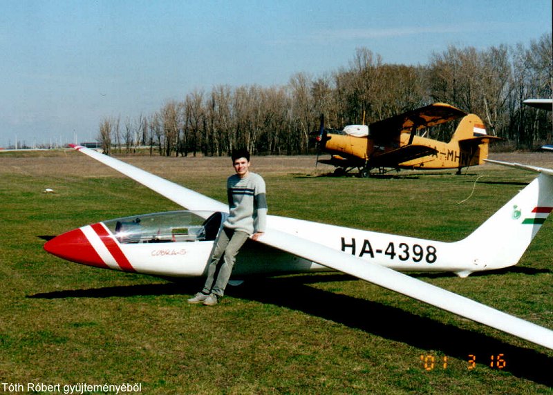 Kép a HA-4398 lajstromú gépről.