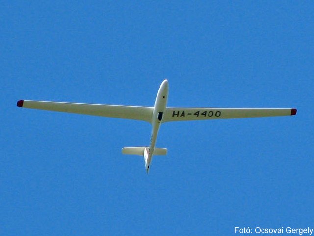 Kép a HA-4400 lajstromú gépről.