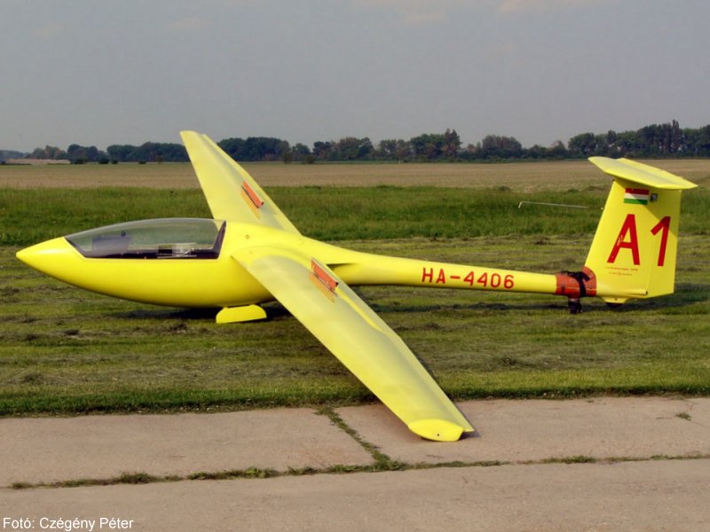 Kép a HA-4406 lajstromú gépről.