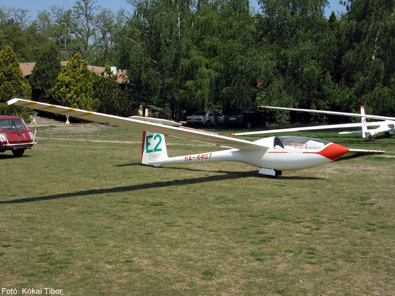 Kép a HA-4407 lajstromú gépről.