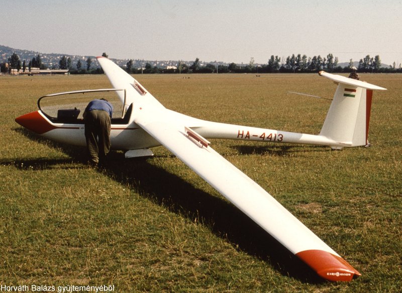 Kép a HA-4413 lajstromú gépről.