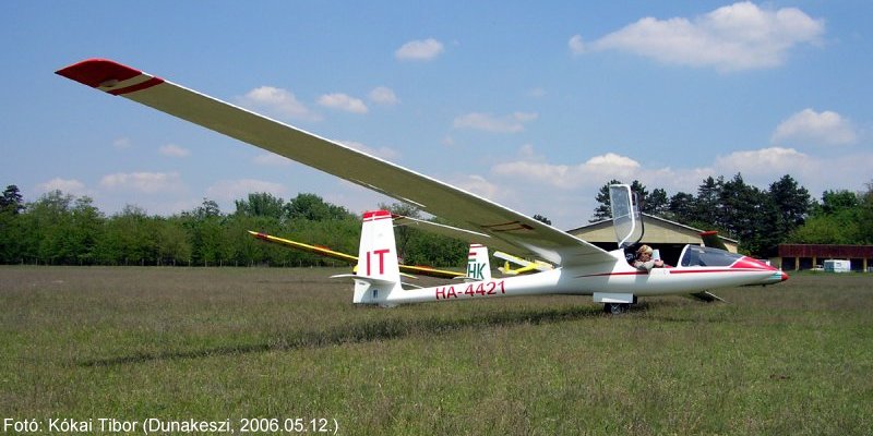 Kép a HA-4421 lajstromú gépről.