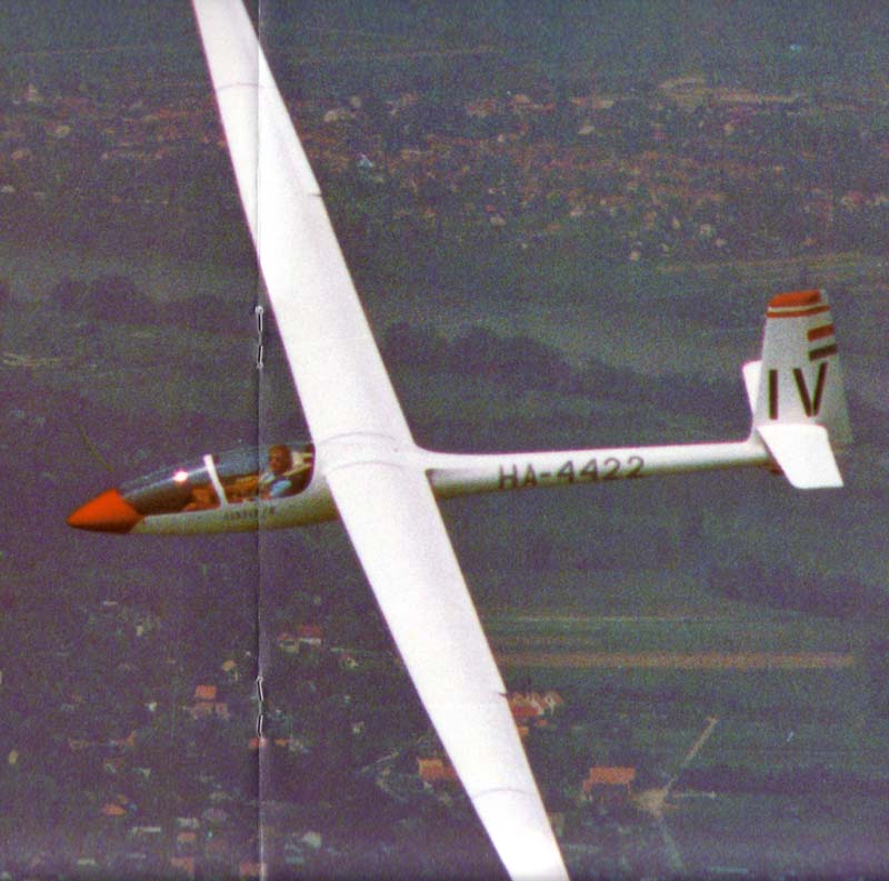 Kép a HA-4422 lajstromú gépről.