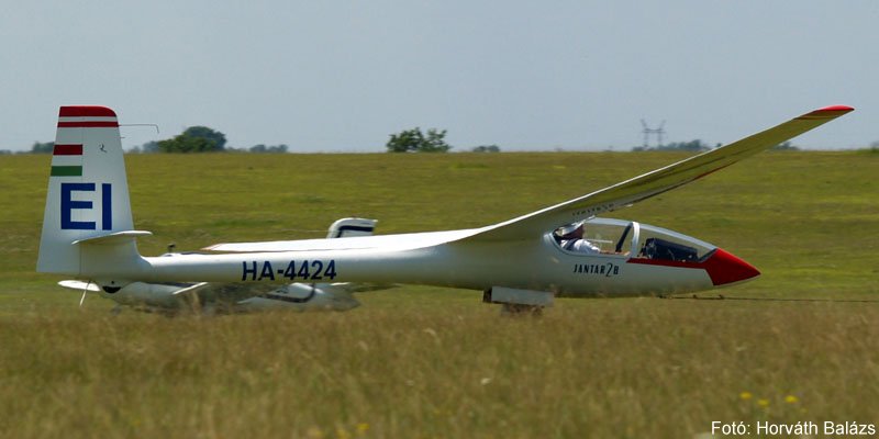 Kép a HA-4424 lajstromú gépről.