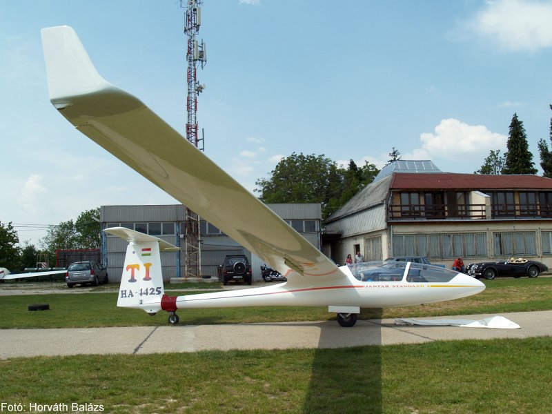 Kép a HA-4425 lajstromú gépről.