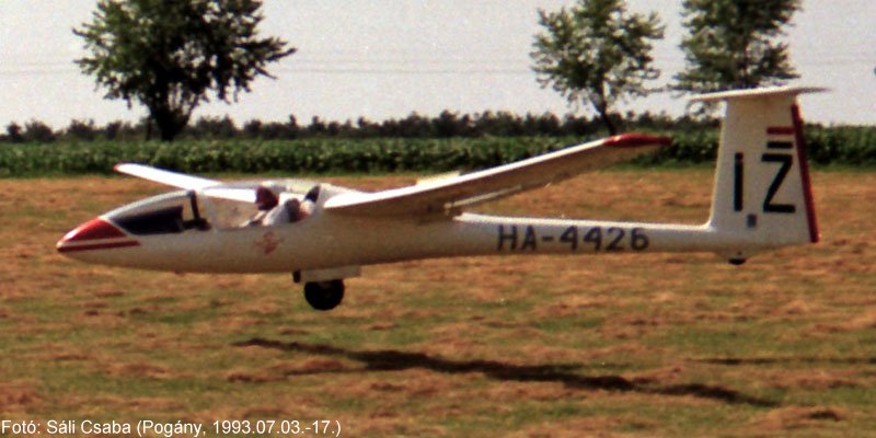 Kép a HA-4426 lajstromú gépről.