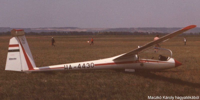 Kép a HA-4430 (1) lajstromú gépről.