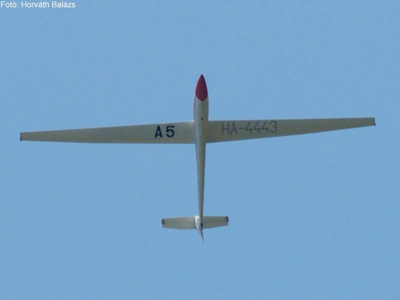 Kép a HA-4443 lajstromú gépről.