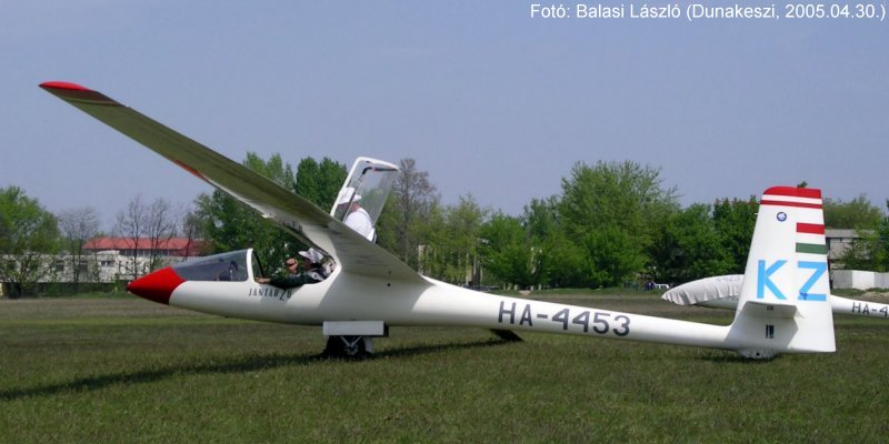 Kép a HA-4453 lajstromú gépről.