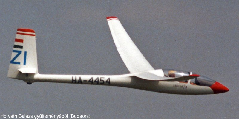 Kép a HA-4454 lajstromú gépről.
