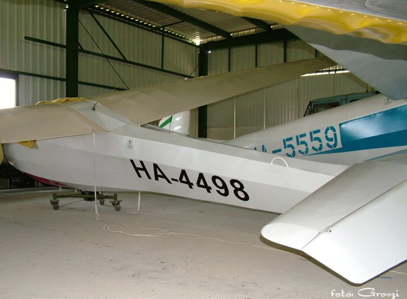 Kép a HA-4498 lajstromú gépről.