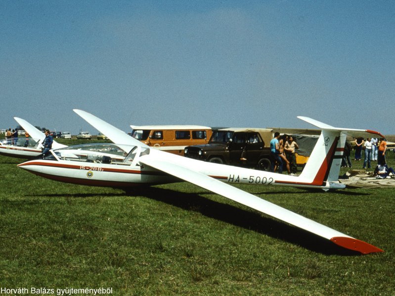 Kép a HA-5002 (2) lajstromú gépről.