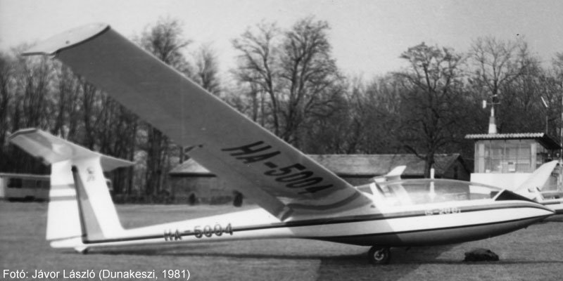 Kép a HA-5004 (2) lajstromú gépről.