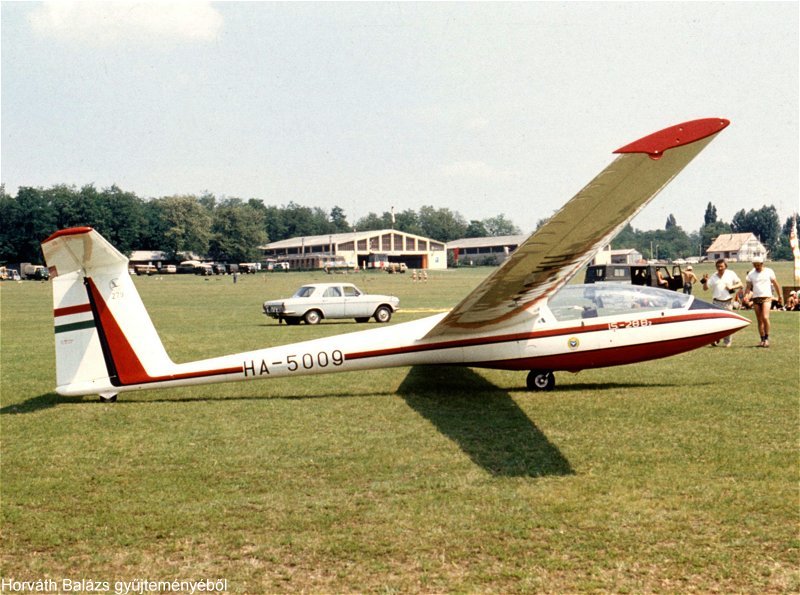 Kép a HA-5009 (2) lajstromú gépről.