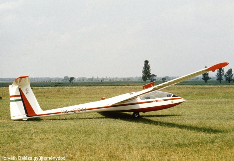 Kép a HA-5011 (2) lajstromú gépről.