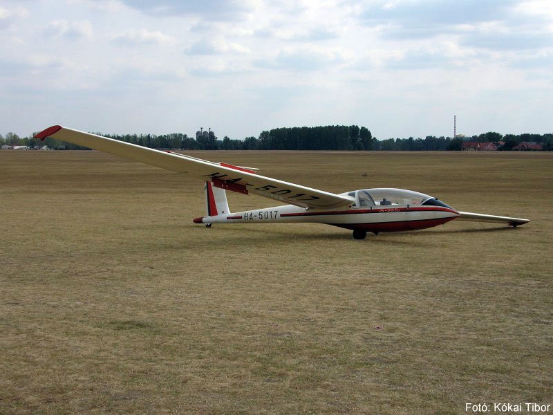 Kép a HA-5017 (2) lajstromú gépről.