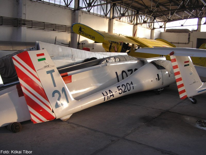 Kép a HA-5102 lajstromú gépről.