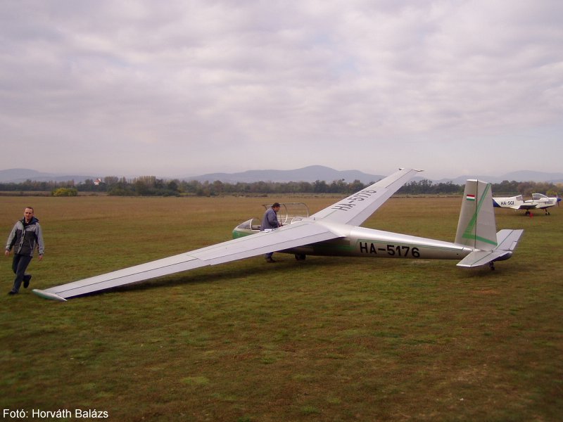 Kép a HA-5176 (2) lajstromú gépről.